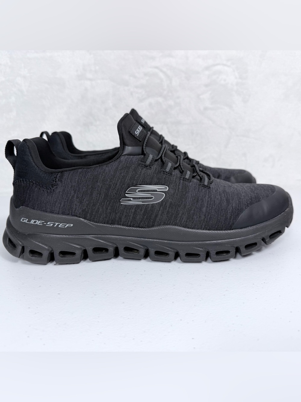Skechers Glide-Step Ryla Men’s Size 9.5 Sneakers Shoes 233013-BBK Black